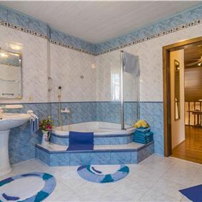 4 Bedroom Villa with Pool and Annex near Porec, Sleeps 8